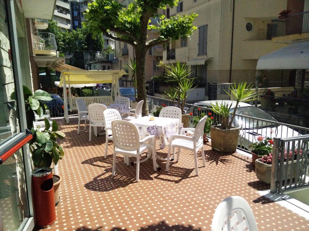 Hotel Ronconi ريميني المظهر الخارجي الصورة
