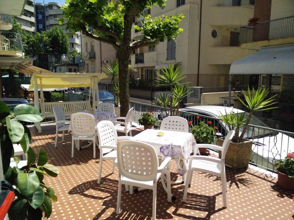 Hotel Ronconi ريميني المظهر الخارجي الصورة