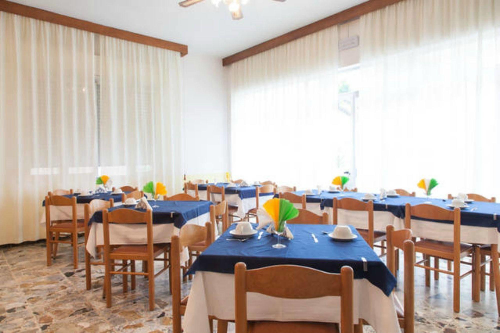 Hotel Ronconi ريميني المظهر الخارجي الصورة